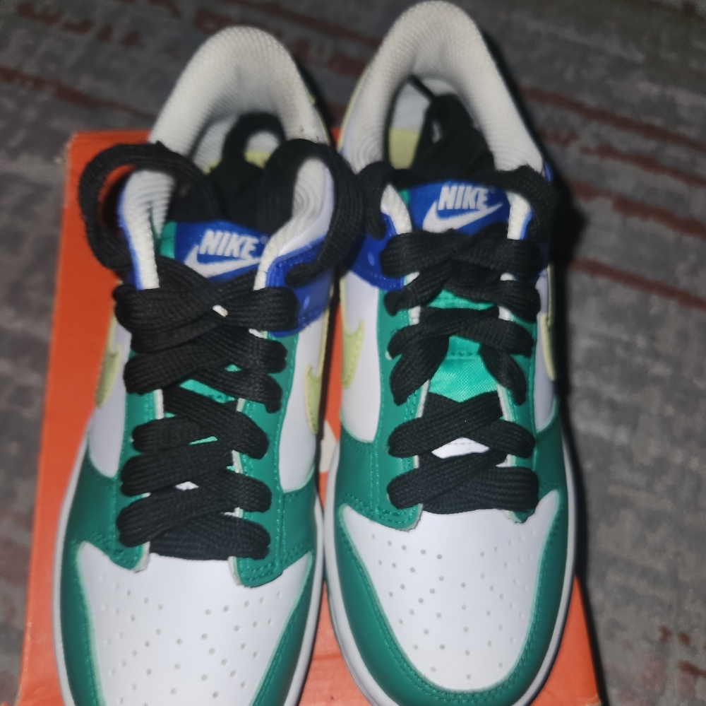 Nikes shoes